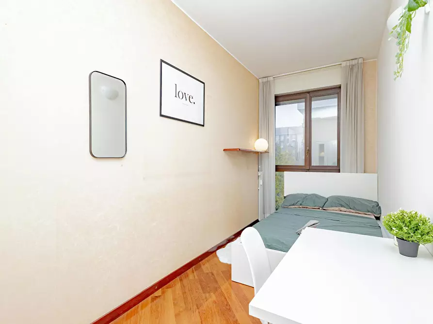 Immagine 3 di Camera in affitto  in Via Francesco Caracciolo a Milano