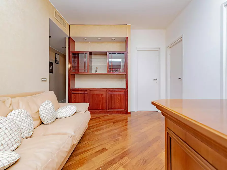 Immagine 9 di Camera in affitto  in Via Francesco Caracciolo a Milano