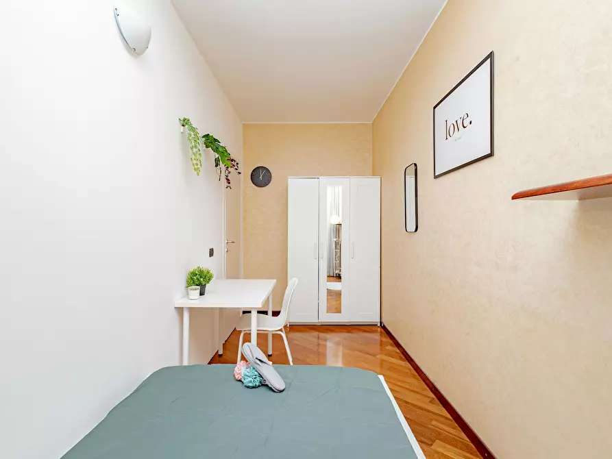 Immagine 4 di Camera in affitto  in Via Francesco Caracciolo a Milano