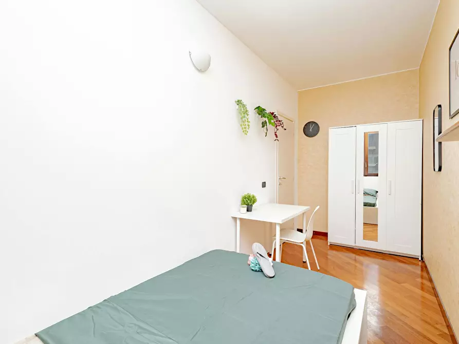 Immagine 6 di Camera in affitto  in Via Francesco Caracciolo a Milano