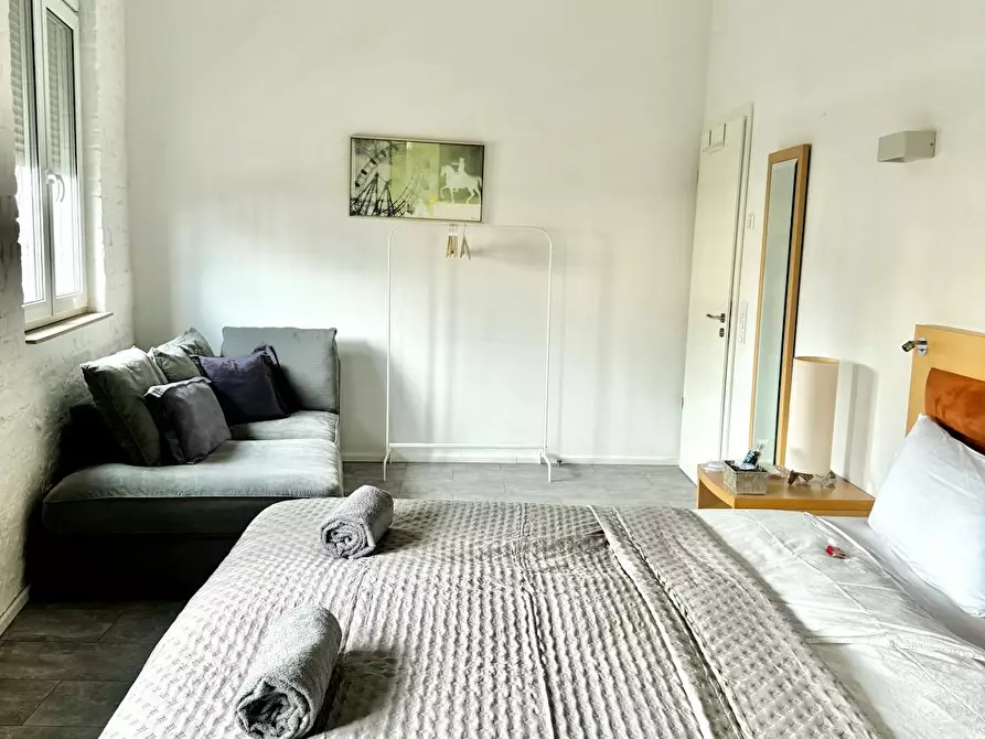 Immagine 4 di Camera in affitto  in Hüttenstraße a Düsseldorf