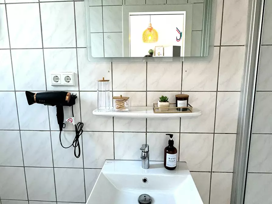 Immagine 4 di Appartamento in affitto  in Hüttenstraße a Düsseldorf