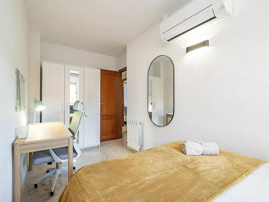 Immagine 5 di Camera in affitto  in Carrer de Vallparda a Hospitalet De Llobregat, L'