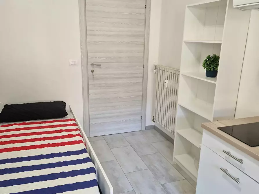 Immagine 3 di Camera in affitto  in Via Passo Buole a Torino
