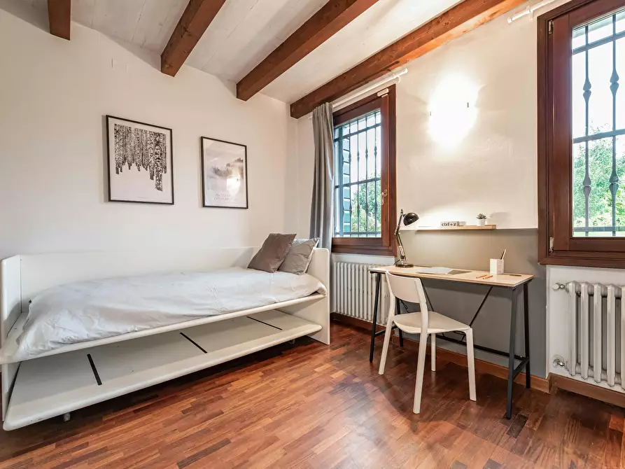 Immagine 1 di Camera in affitto  in Via delle Rose a Padova