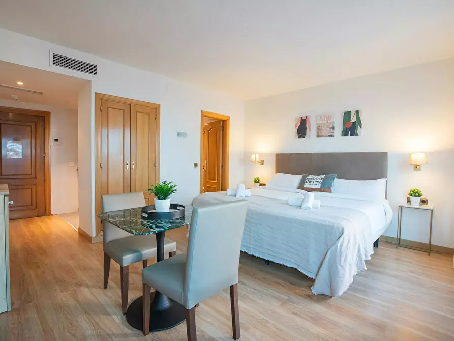 Immagine 6 di Appartamento in affitto  in Calle de Leganitos a Madrid