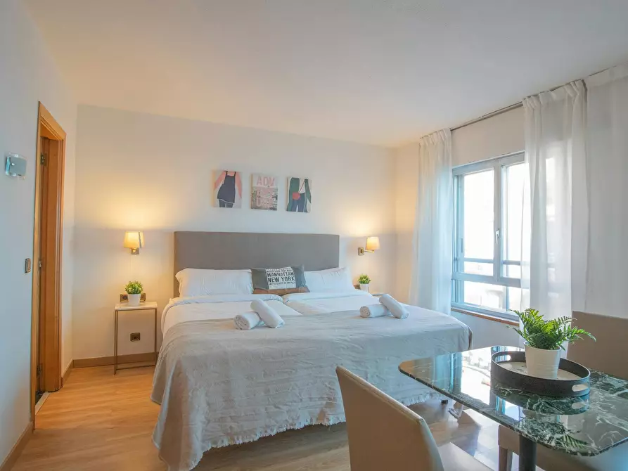 Immagine 2 di Appartamento in affitto  in Calle de Leganitos a Madrid