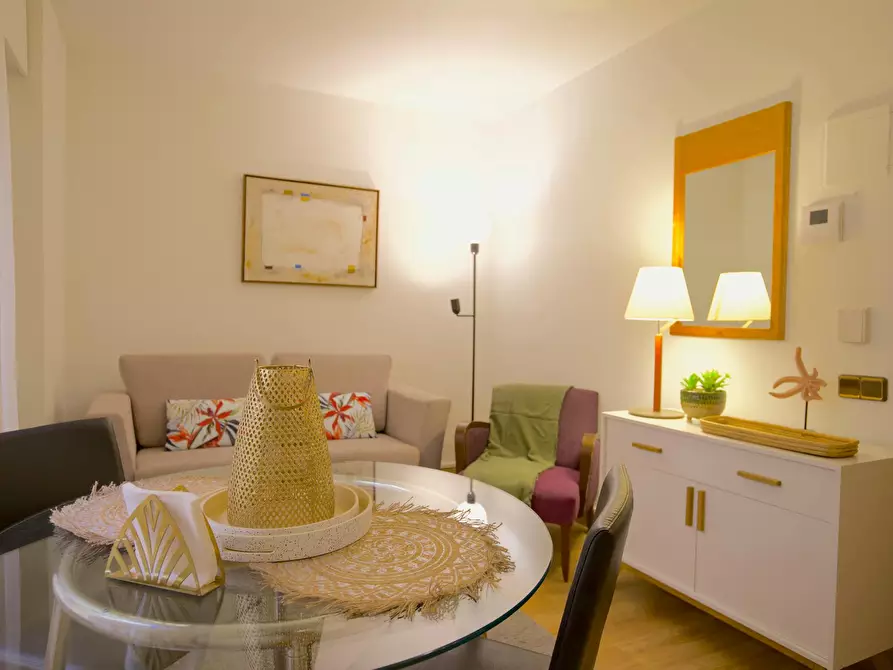Immagine 2 di Appartamento in affitto  in Calle de Leganitos a Madrid