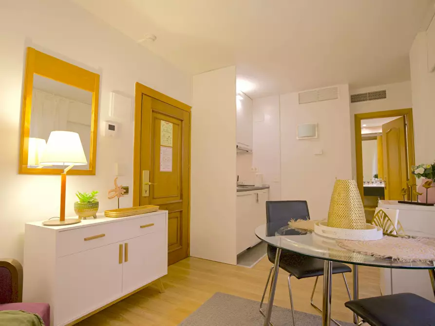 Immagine 3 di Appartamento in affitto  in Calle de Leganitos a Madrid