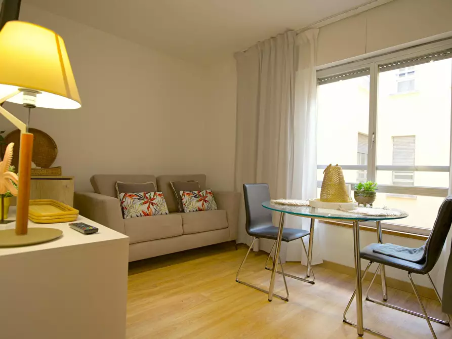 Immagine 1 di Appartamento in affitto  in Calle de Leganitos a Madrid