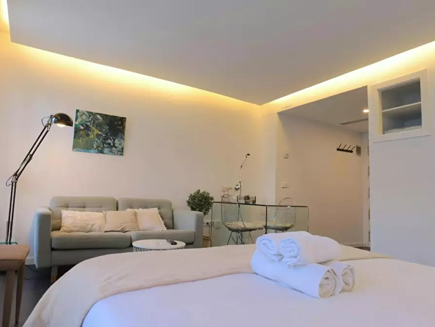 Immagine 9 di Appartamento in affitto  in Calle de Leganitos a Madrid