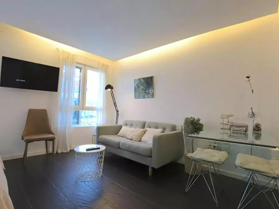 Immagine 1 di Appartamento in affitto  in Calle de Leganitos a Madrid