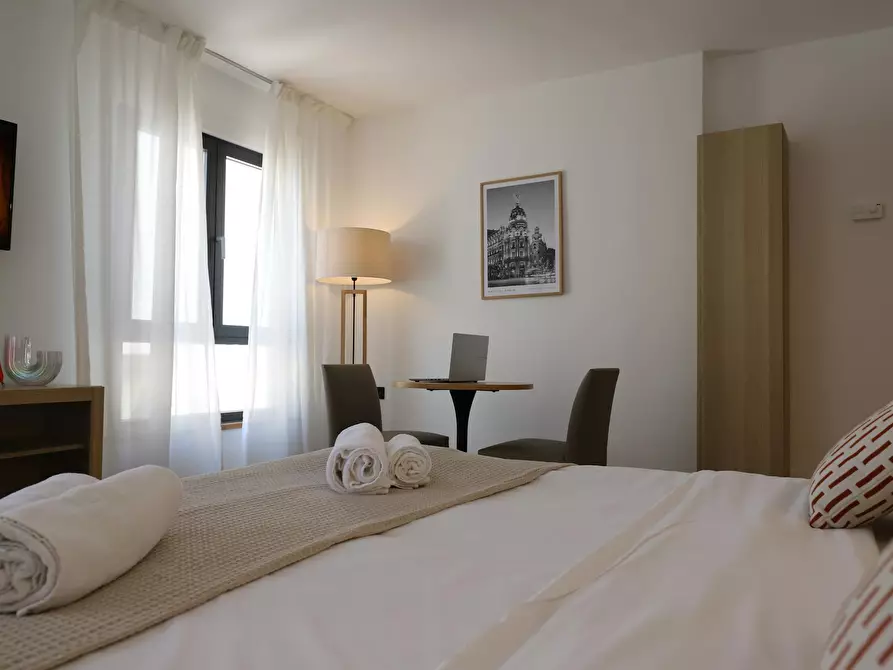 Immagine 8 di Appartamento in affitto  in Calle de Leganitos a Madrid