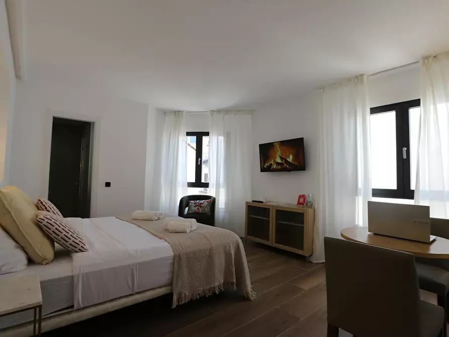 Immagine 3 di Appartamento in affitto  in Calle de Leganitos a Madrid