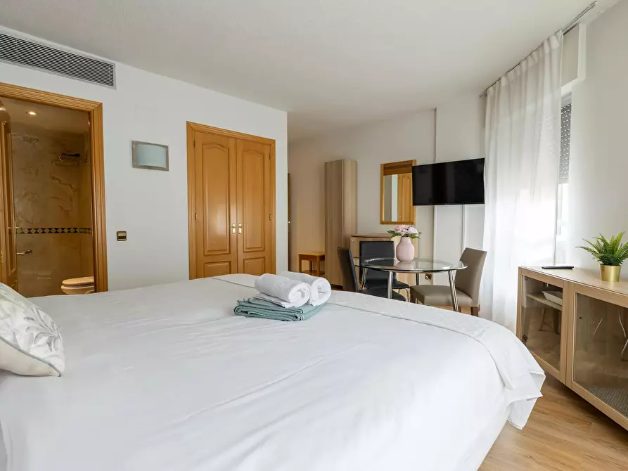 Immagine 9 di Appartamento in affitto  in Calle de Leganitos a Madrid