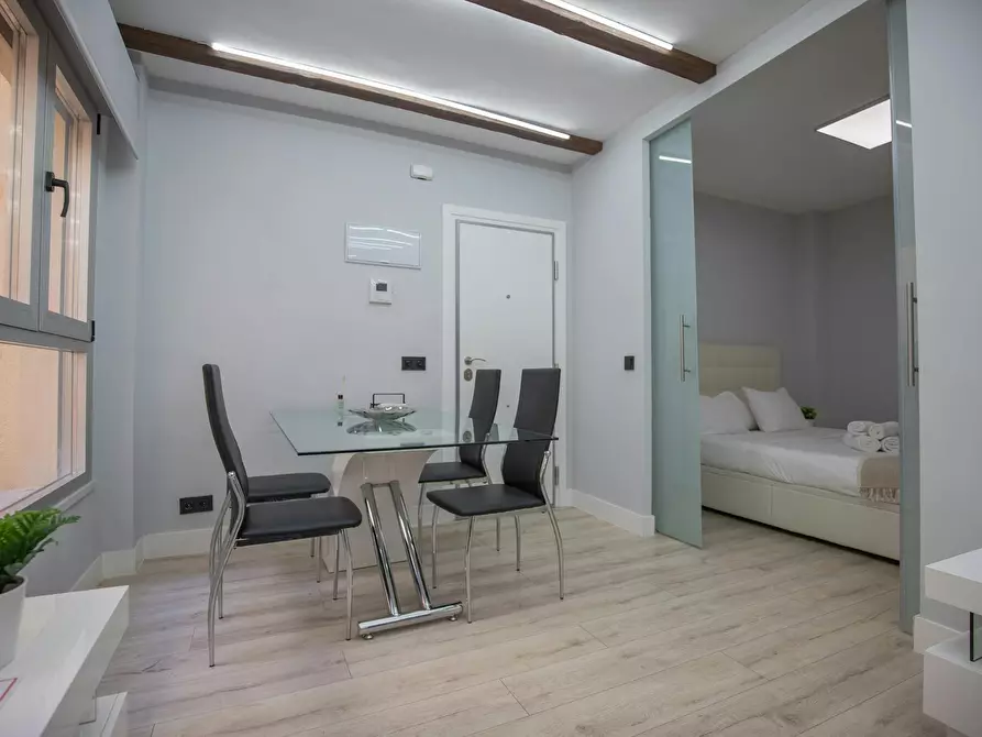Immagine 8 di Appartamento in affitto  in Calle de Leganitos a Madrid