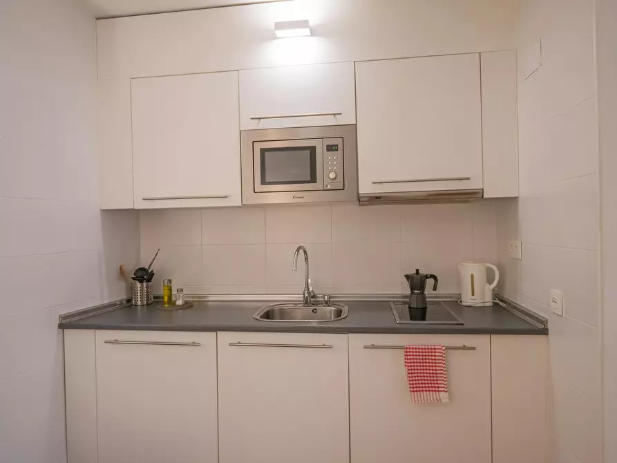 Immagine 8 di Appartamento in affitto  in Calle de Leganitos a Madrid