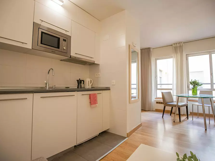 Immagine 6 di Appartamento in affitto  in Calle de Leganitos a Madrid