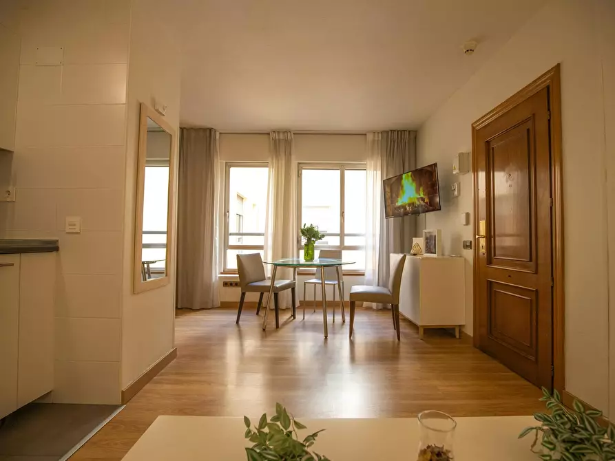 Immagine 1 di Appartamento in affitto  in Calle de Leganitos a Madrid