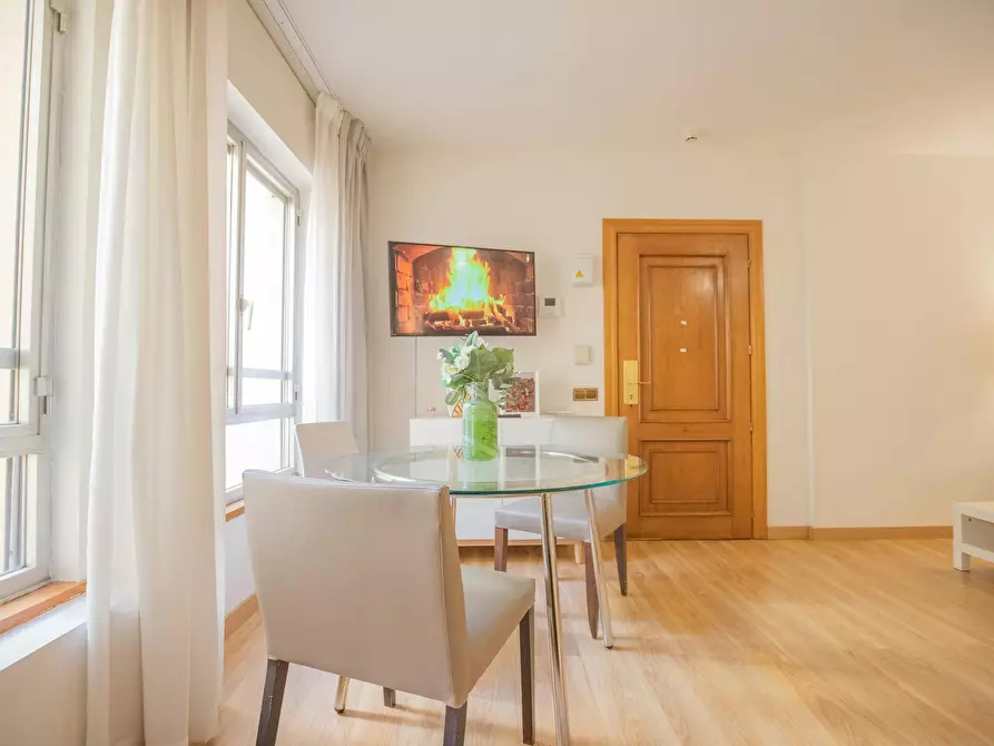 Immagine 10 di Appartamento in affitto  in Calle de Leganitos a Madrid