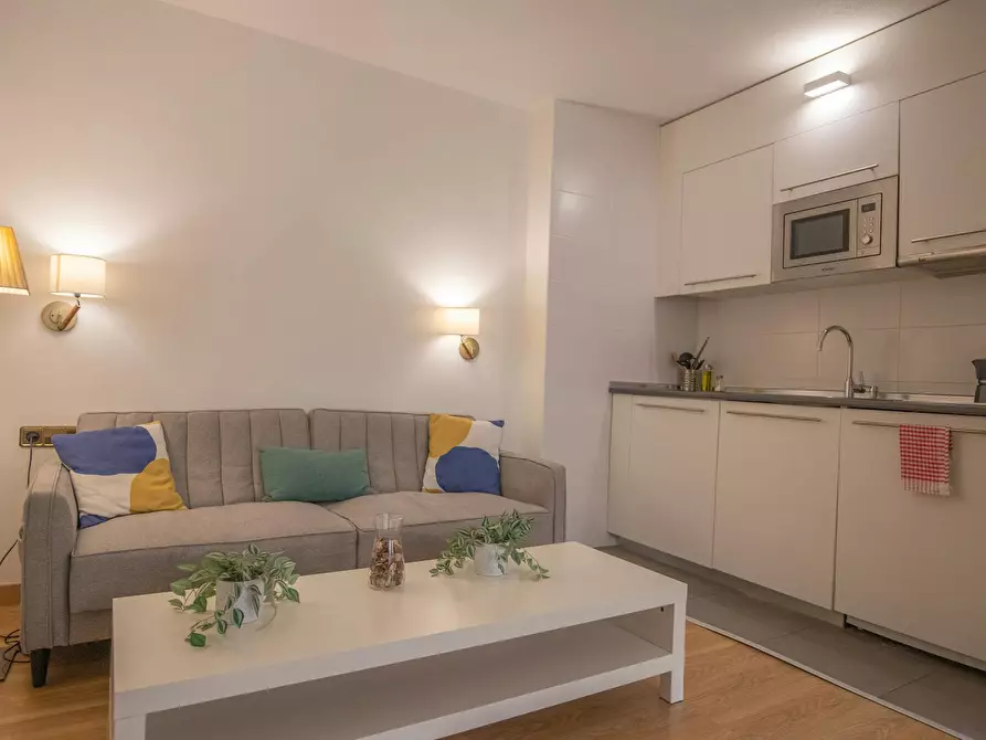 Immagine 5 di Appartamento in affitto  in Calle de Leganitos a Madrid