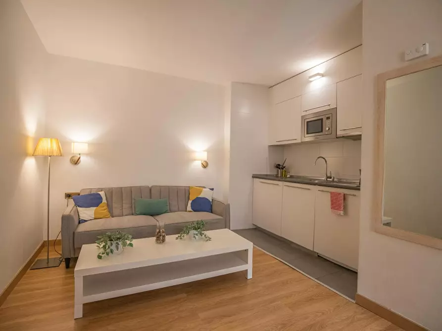 Immagine 3 di Appartamento in affitto  in Calle de Leganitos a Madrid