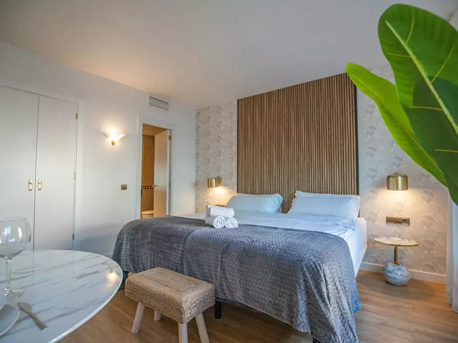 Immagine 6 di Appartamento in affitto  in Calle de Leganitos a Madrid