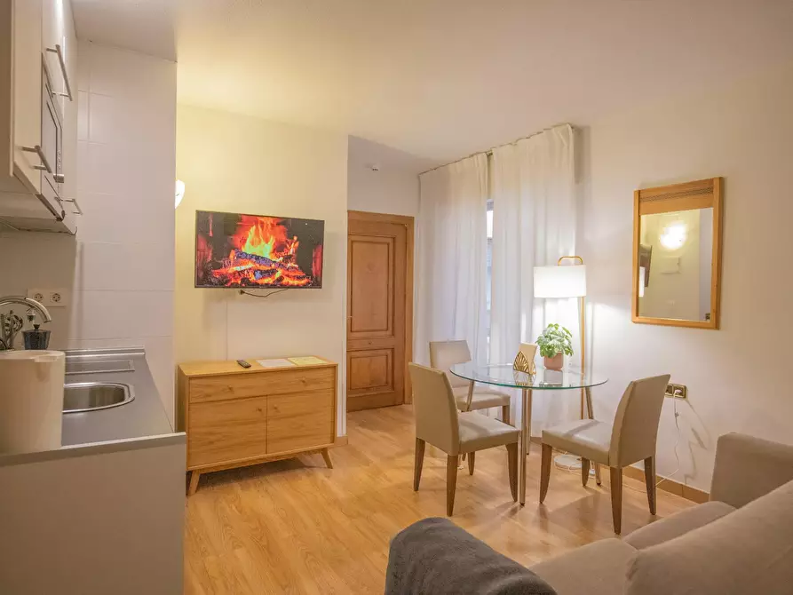 Immagine 4 di Appartamento in affitto  in Calle de Leganitos a Madrid