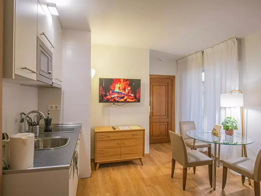 Immagine 6 di Appartamento in affitto  in Calle de Leganitos a Madrid