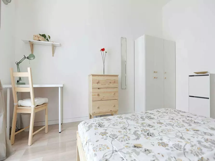 Immagine 3 di Camera in affitto  in Viale Romagna a Milano