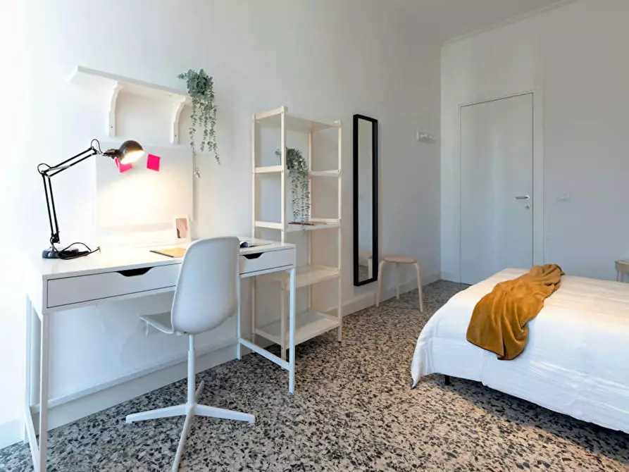 Immagine 5 di Camera in affitto  in Piazza Carducci a Torino