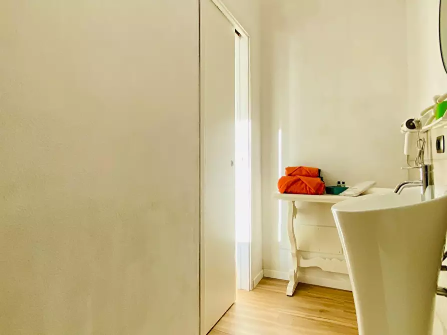 Immagine 8 di Camera in affitto  in Via Sesto Calende a Milano