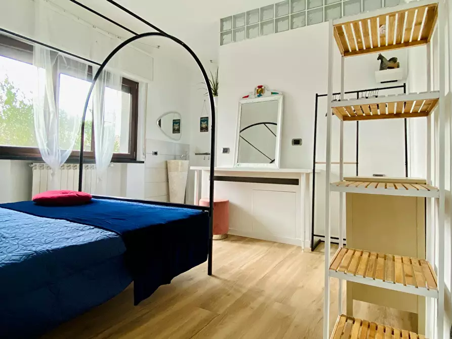 Immagine 1 di Camera in affitto  in Via Sesto Calende a Milano