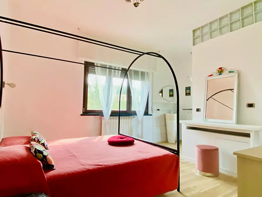 Immagine 10 di Camera in affitto  in Via Sesto Calende a Milano