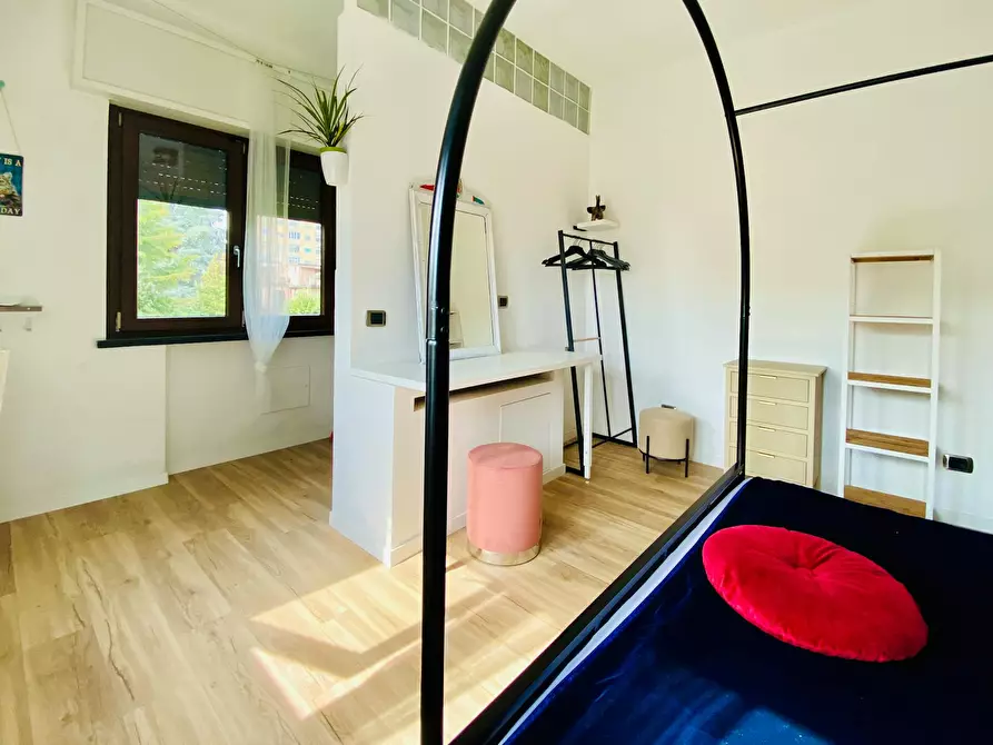 Immagine 3 di Camera in affitto  in Via Sesto Calende a Milano