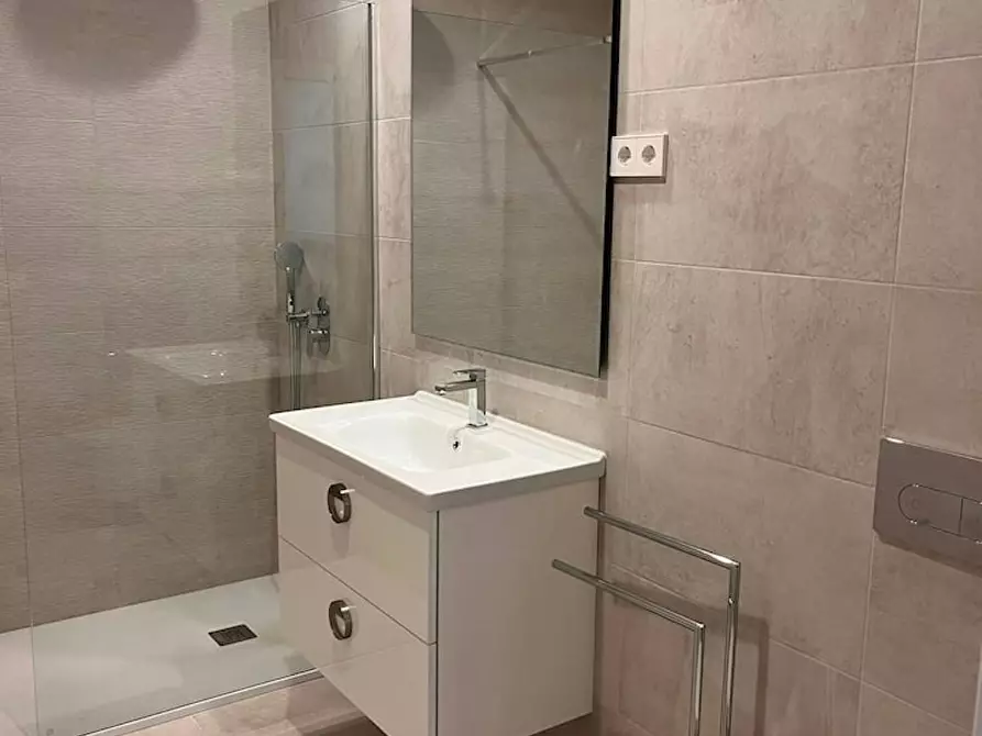 Immagine 4 di Appartamento in affitto  in Calle del Pinar del Rey a Madrid