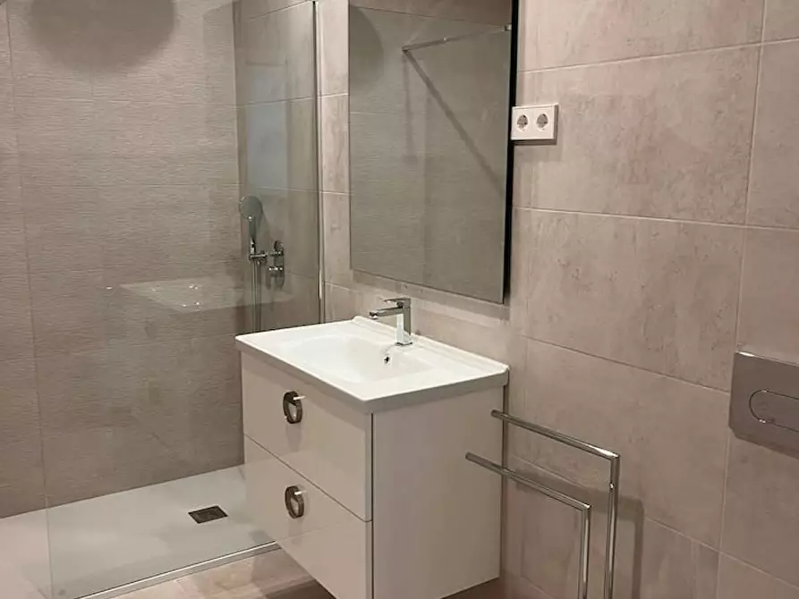 Immagine 3 di Appartamento in affitto  in Calle del Pinar del Rey a Madrid
