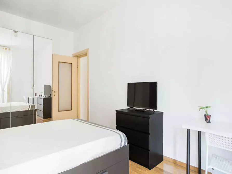 Immagine 1 di Camera in affitto  in Viale Tunisia a Milano