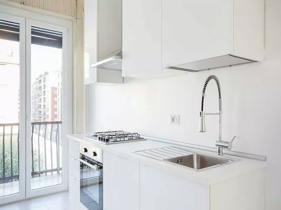 Immagine 9 di Camera in affitto  in Viale Tunisia a Milano