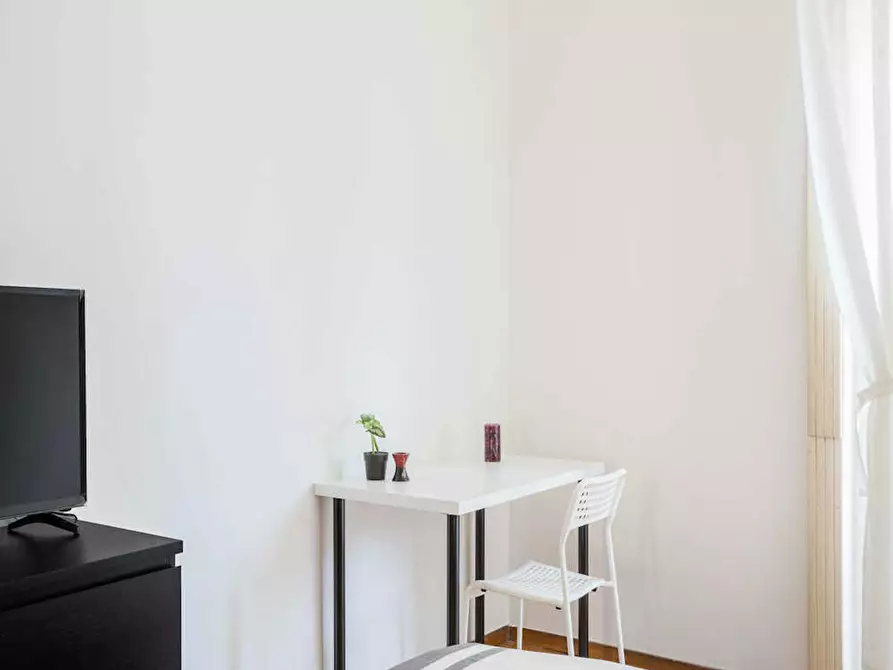 Immagine 2 di Camera in affitto  in Viale Tunisia a Milano