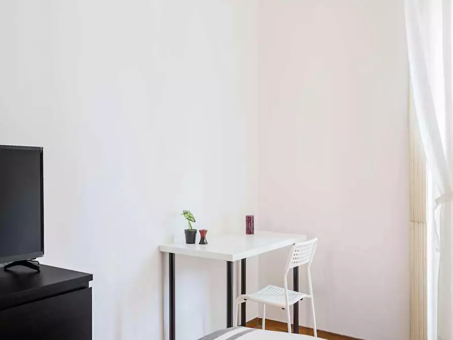 Immagine 4 di Camera in affitto  in Viale Tunisia a Milano