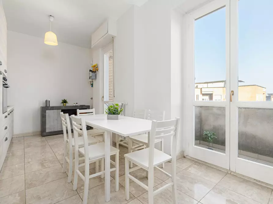 Immagine 4 di Camera in affitto  in Via dei Mandorli a Buccinasco