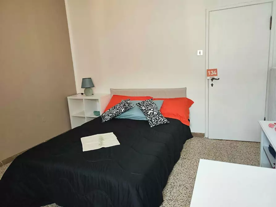 Immagine 10 di Camera in affitto  in Via Mario Bastia a Bologna