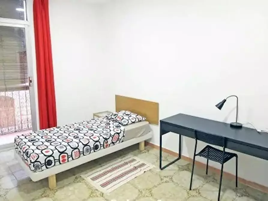 Immagine 1 di Camera in affitto  in Carrer de la Lluna a Barcelona