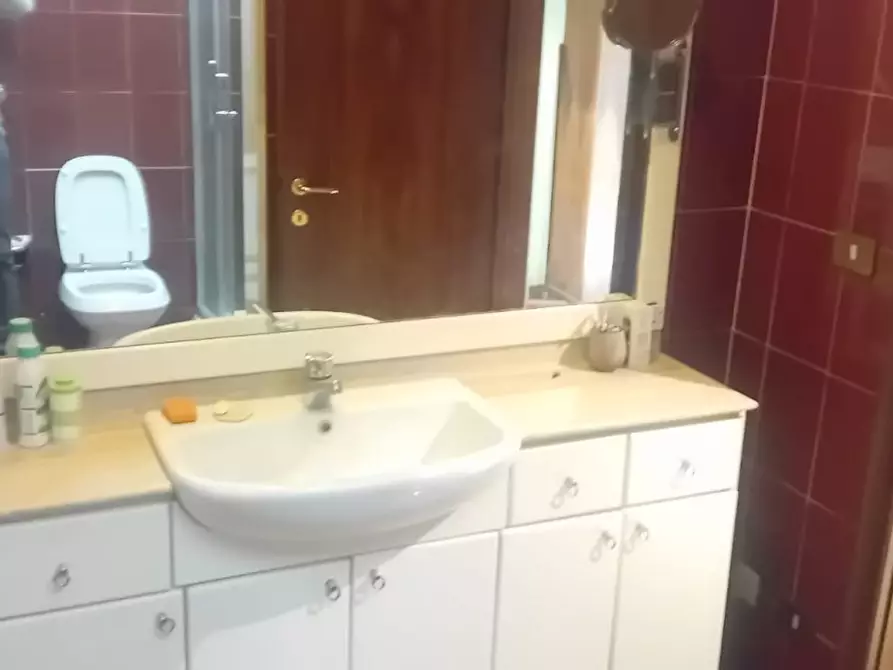 Immagine 10 di Camera in affitto  in Via Basilio Bricci a Roma