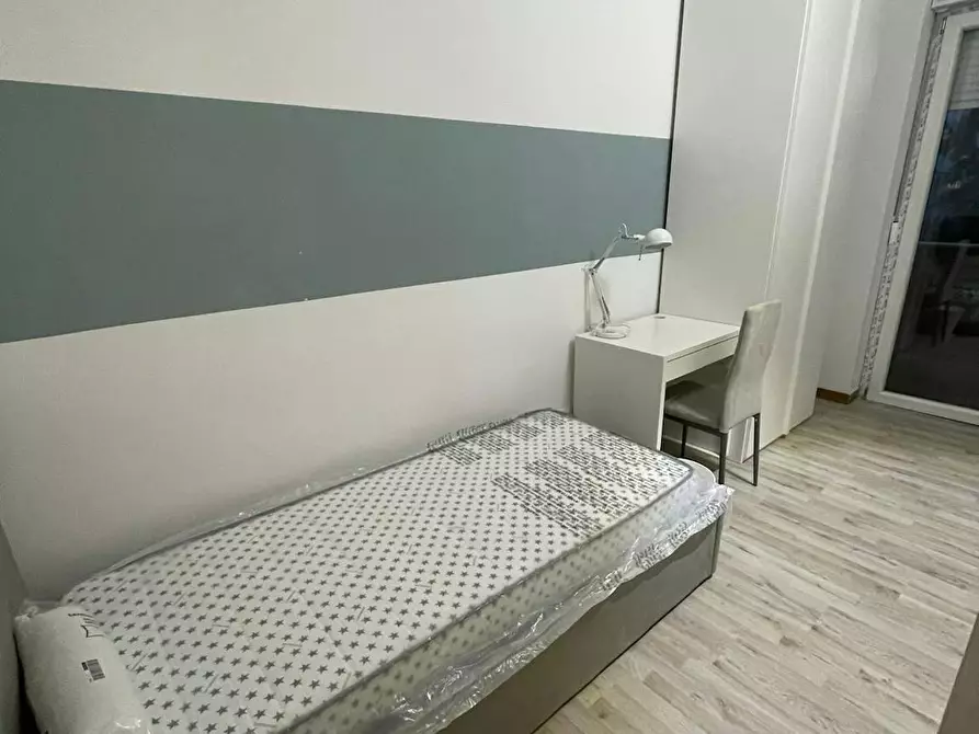 Immagine 7 di Camera in affitto  in Viale Pietro Pietramellara a Bologna