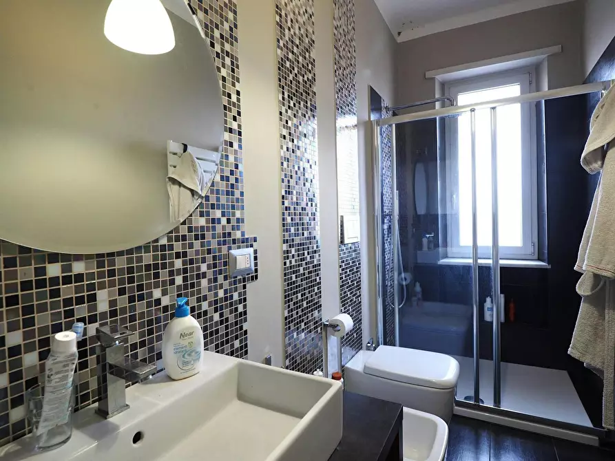 Immagine 8 di Camera in affitto  in Via Verolengo a Torino