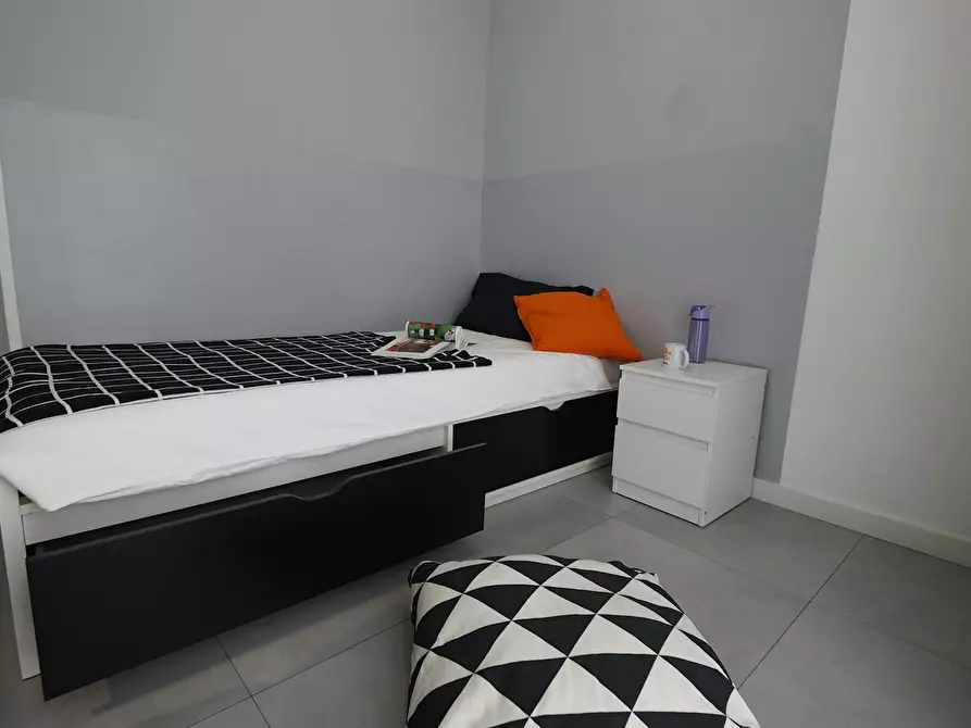 Immagine 4 di Camera in affitto  in Via Verolengo a Torino