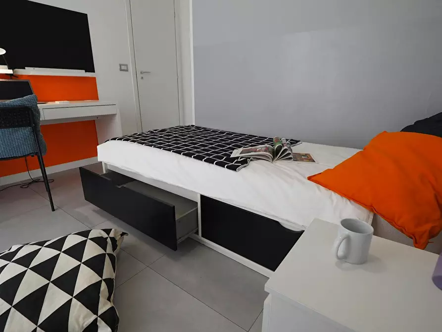 Immagine 2 di Camera in affitto  in Via Verolengo a Torino