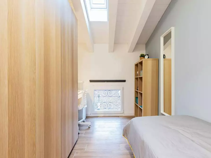 Immagine 5 di Camera in affitto  in Viale Alfredo Oriani a Bologna